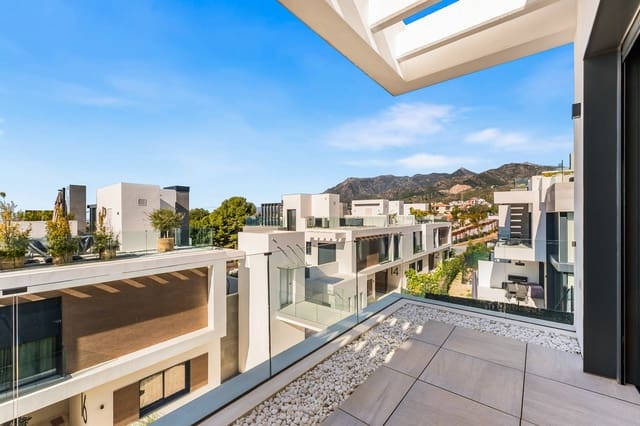 5 sovrum Hus till salu i Río Real, Marbella med pool - 1 950 000 € (Ref: 9997634)
