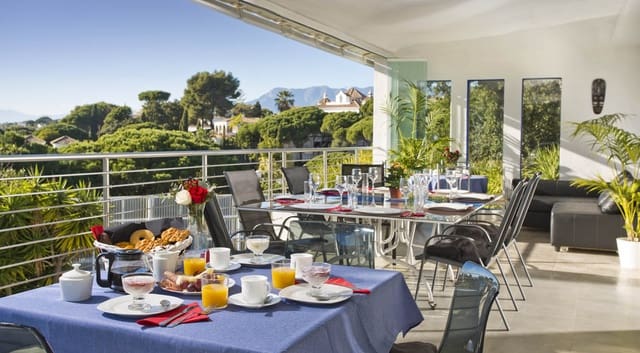 Chalet de 8 habitaciones en Elviria, Marbella en venta con piscina garaje - 1.995.000 € (Ref: 9997635)