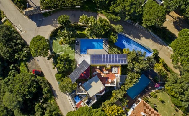 Chalet de 8 habitaciones en Elviria, Marbella en venta con piscina garaje - 1.995.000 € (Ref: 9997635)