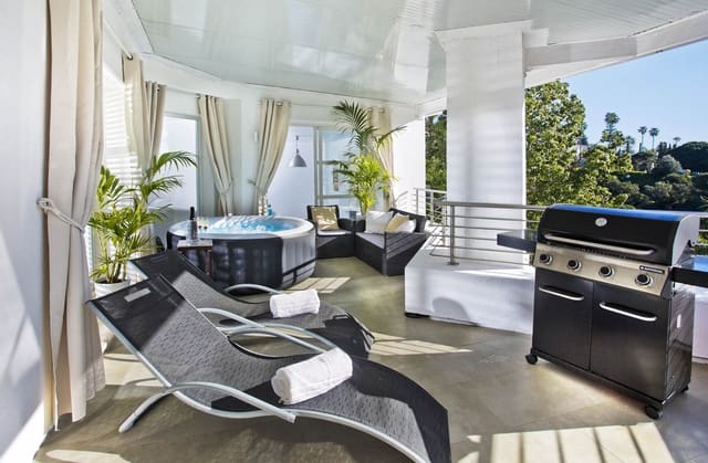 Chalet de 8 habitaciones en Elviria, Marbella en venta con piscina garaje - 1.995.000 € (Ref: 9997635)