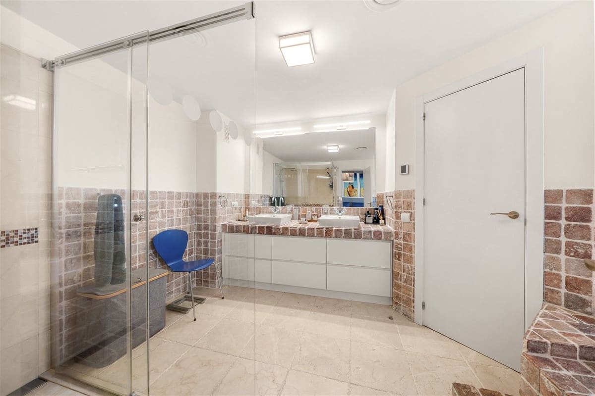 4 soveværelse Lejlighed til salg i Los Flamingos med swimmingpool garage - € 1.100.000 (Ref: 9997798)