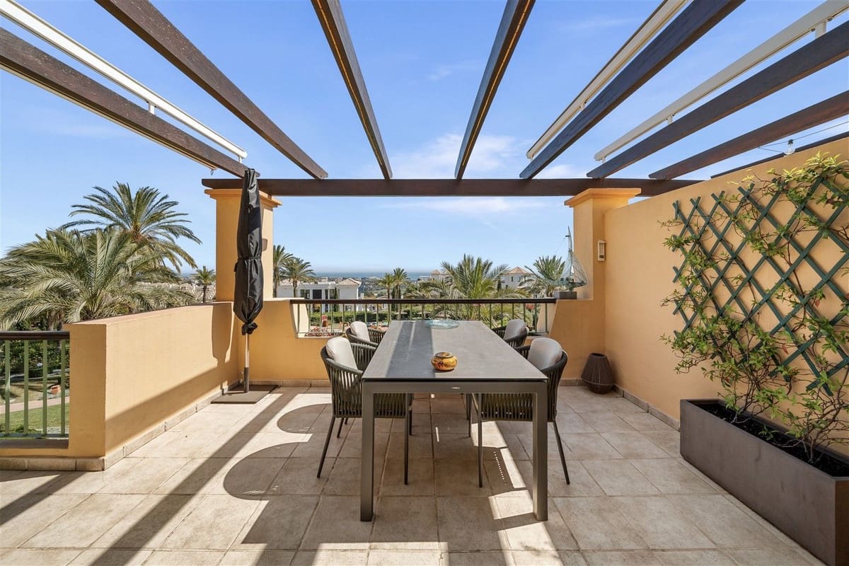 4 soveværelse Lejlighed til salg i Los Flamingos med swimmingpool garage - € 1.100.000 (Ref: 9997798)