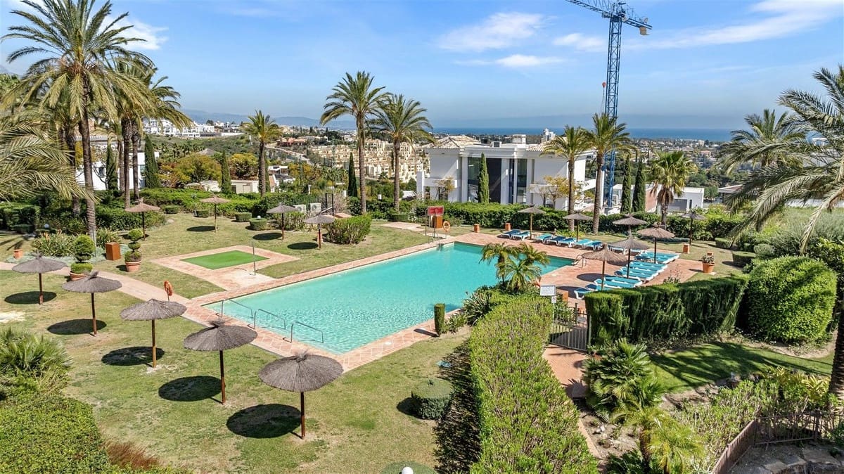 4 soveværelse Lejlighed til salg i Los Flamingos med swimmingpool garage - € 1.100.000 (Ref: 9997798)