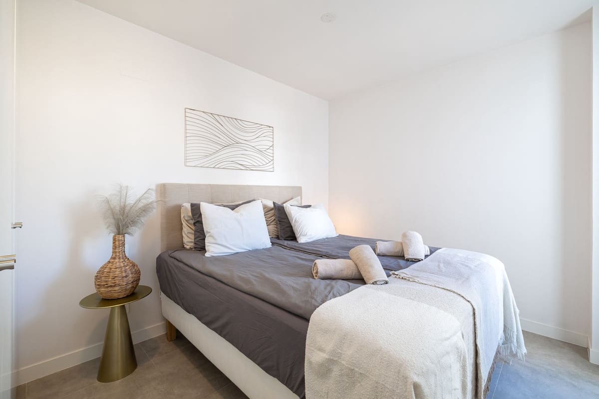 Apartamento de 3 habitaciones en Torrequebrada en venta con piscina garaje - 1.150.000 € (Ref: 9997799)