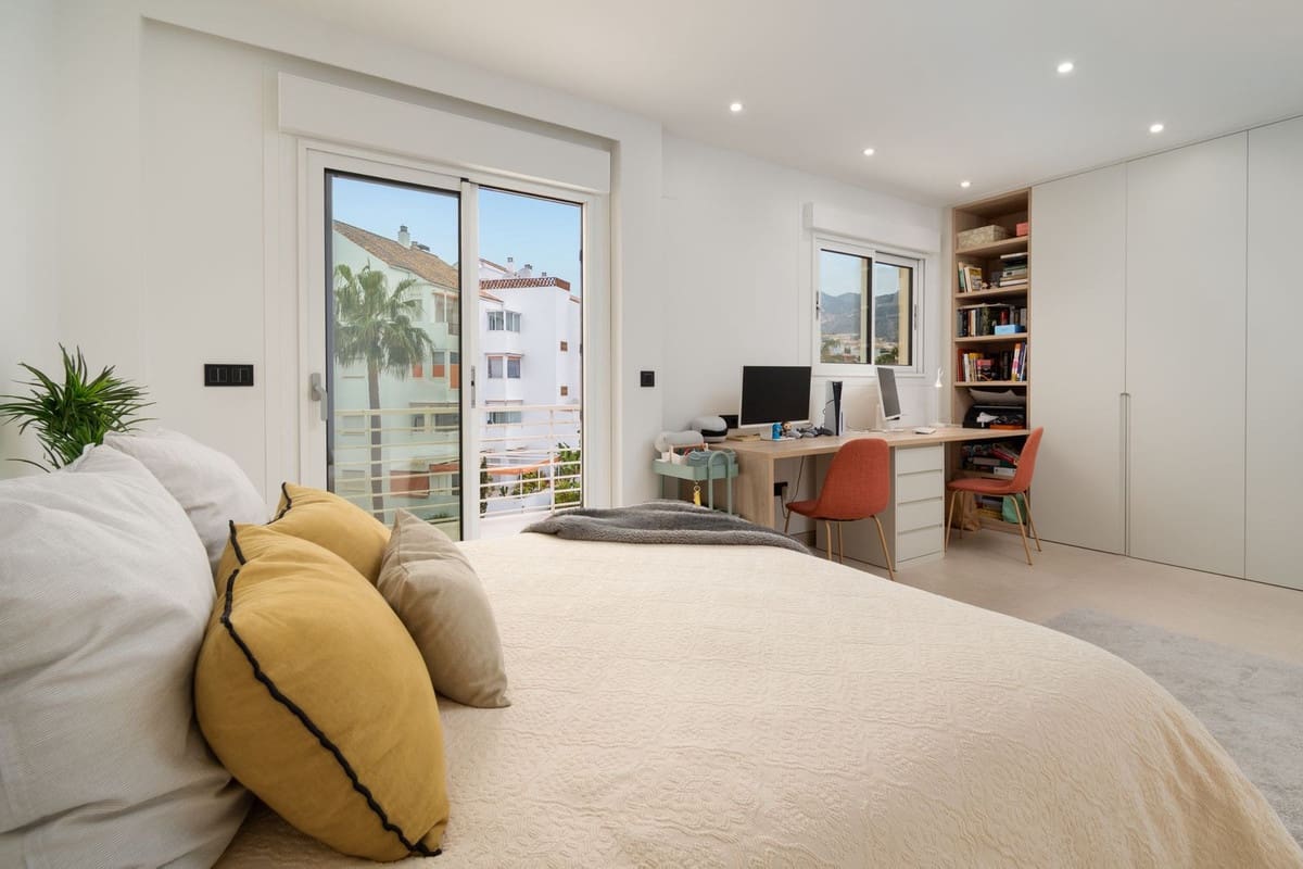 4 sypialnia Apartament na sprzedaż w Benalmadena z basenem garażem - 1 150 000 € (Ref: 9997801)