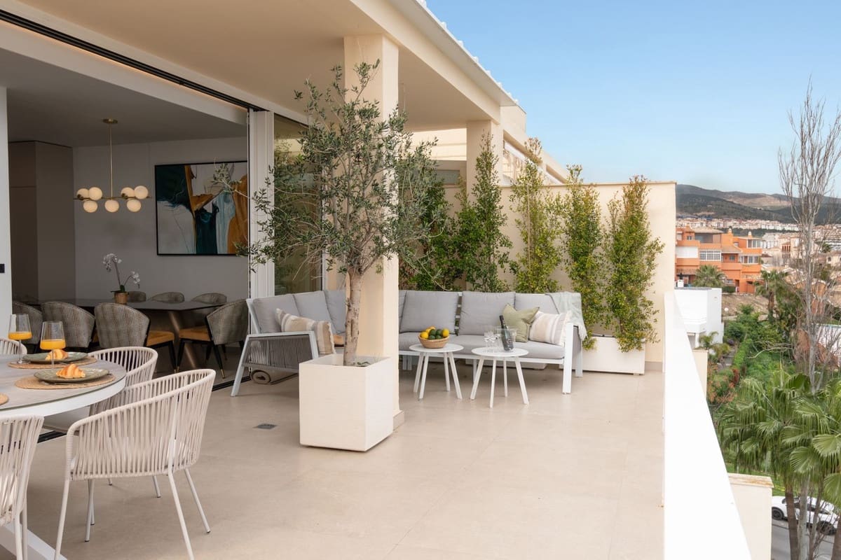 4 sypialnia Apartament na sprzedaż w Benalmadena z basenem garażem - 1 150 000 € (Ref: 9997801)