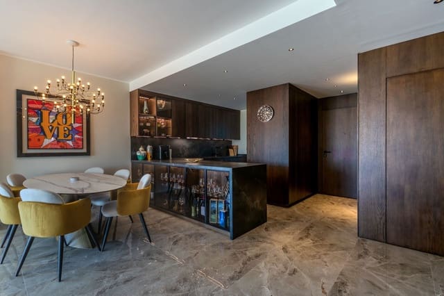 2 slaapkamer Appartement te koop in Benalmádena met garage - € 1.050.000 (Ref: 9997802)