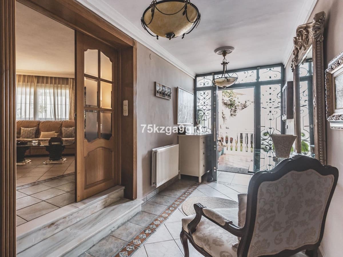 6 makuuhuone Huvila myytävänä paikassa Benalmadena Costa mukana uima-altaan - 998 000 € (Ref: 9997803)