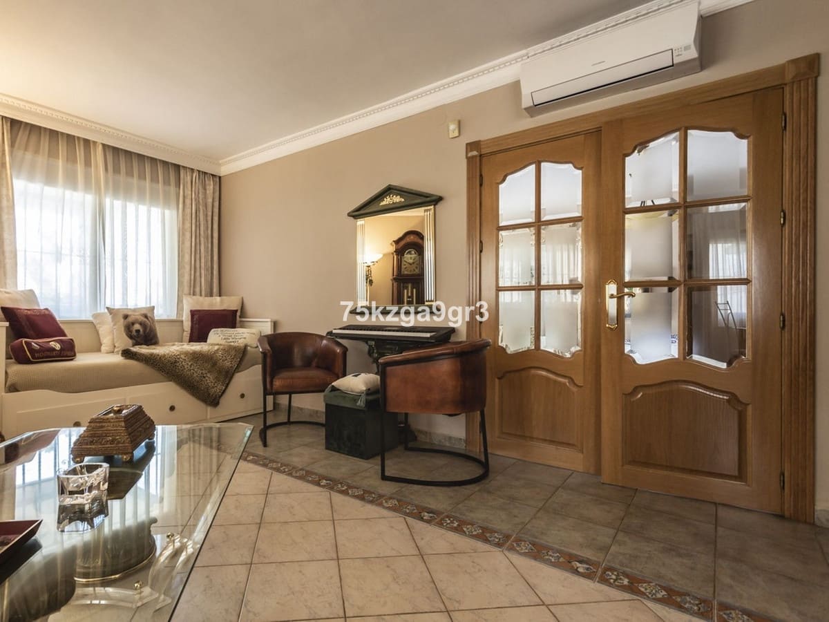 6 makuuhuone Huvila myytävänä paikassa Benalmadena Costa mukana uima-altaan - 998 000 € (Ref: 9997803)