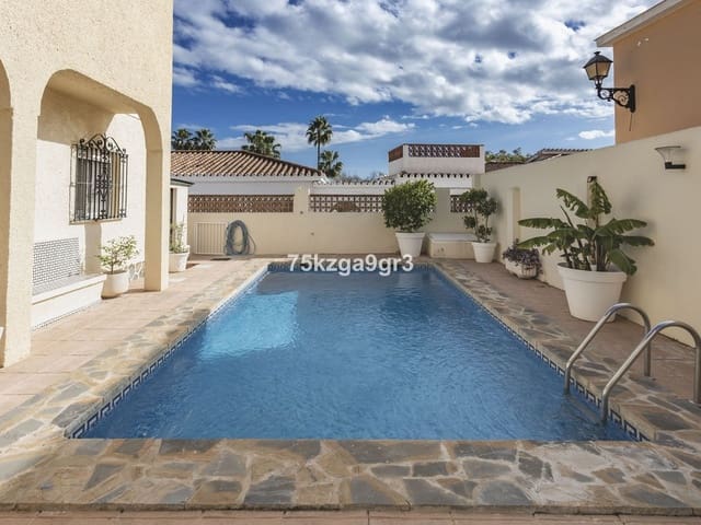 6 sypialnia Willa na sprzedaż w Benalmadena Costa, Benalmádena z basenem - 998 000 € (Ref: 9997803)