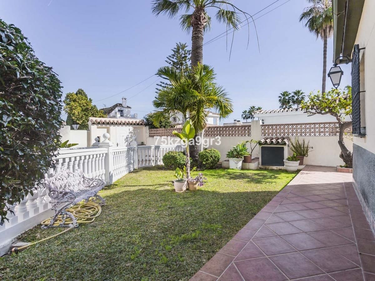 6 makuuhuone Huvila myytävänä paikassa Benalmadena Costa mukana uima-altaan - 998 000 € (Ref: 9997803)