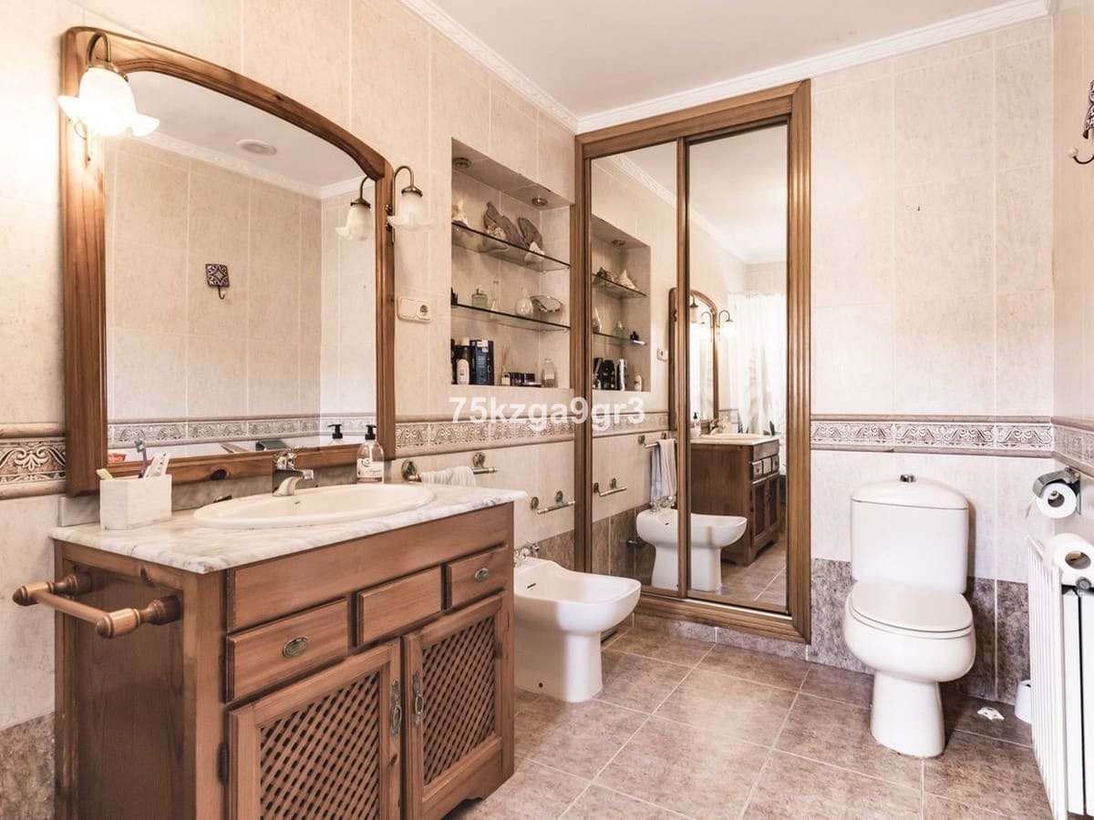 6 makuuhuone Huvila myytävänä paikassa Benalmadena Costa mukana uima-altaan - 998 000 € (Ref: 9997803)