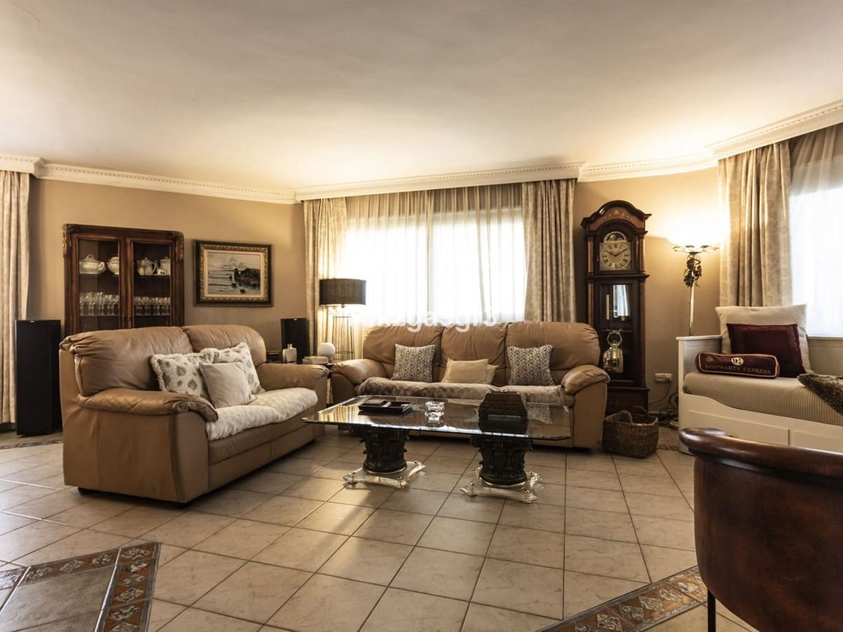 6 makuuhuone Huvila myytävänä paikassa Benalmadena Costa mukana uima-altaan - 998 000 € (Ref: 9997803)