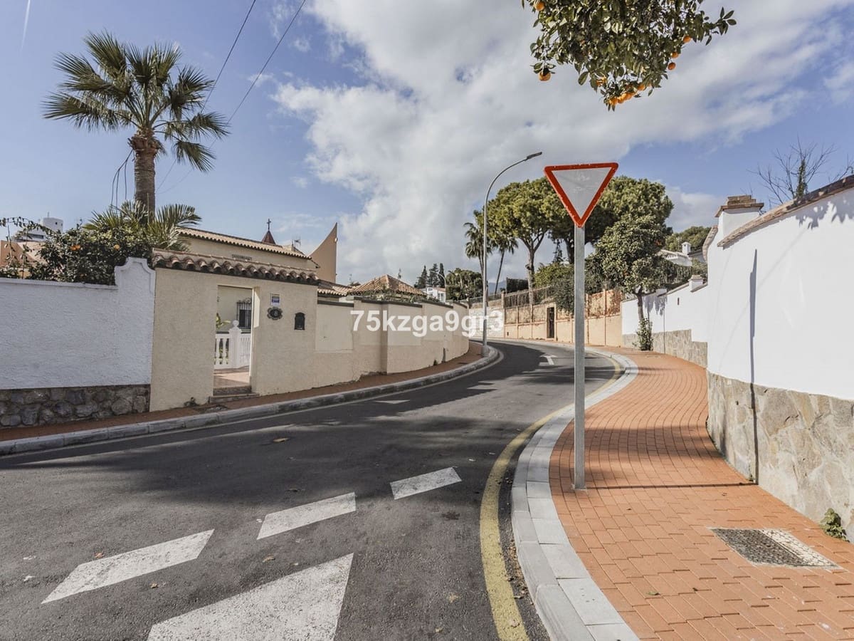 6 makuuhuone Huvila myytävänä paikassa Benalmadena Costa mukana uima-altaan - 998 000 € (Ref: 9997803)