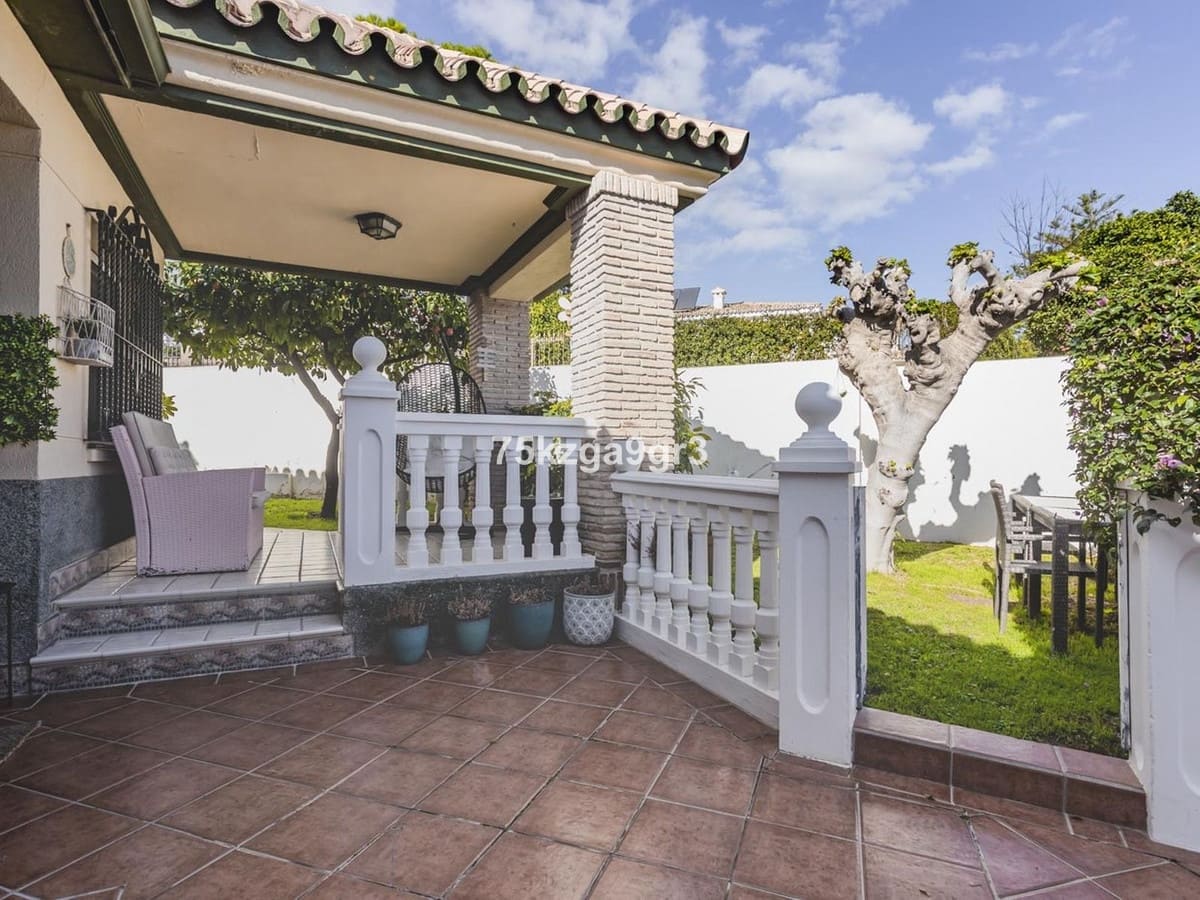 6 makuuhuone Huvila myytävänä paikassa Benalmadena Costa mukana uima-altaan - 998 000 € (Ref: 9997803)
