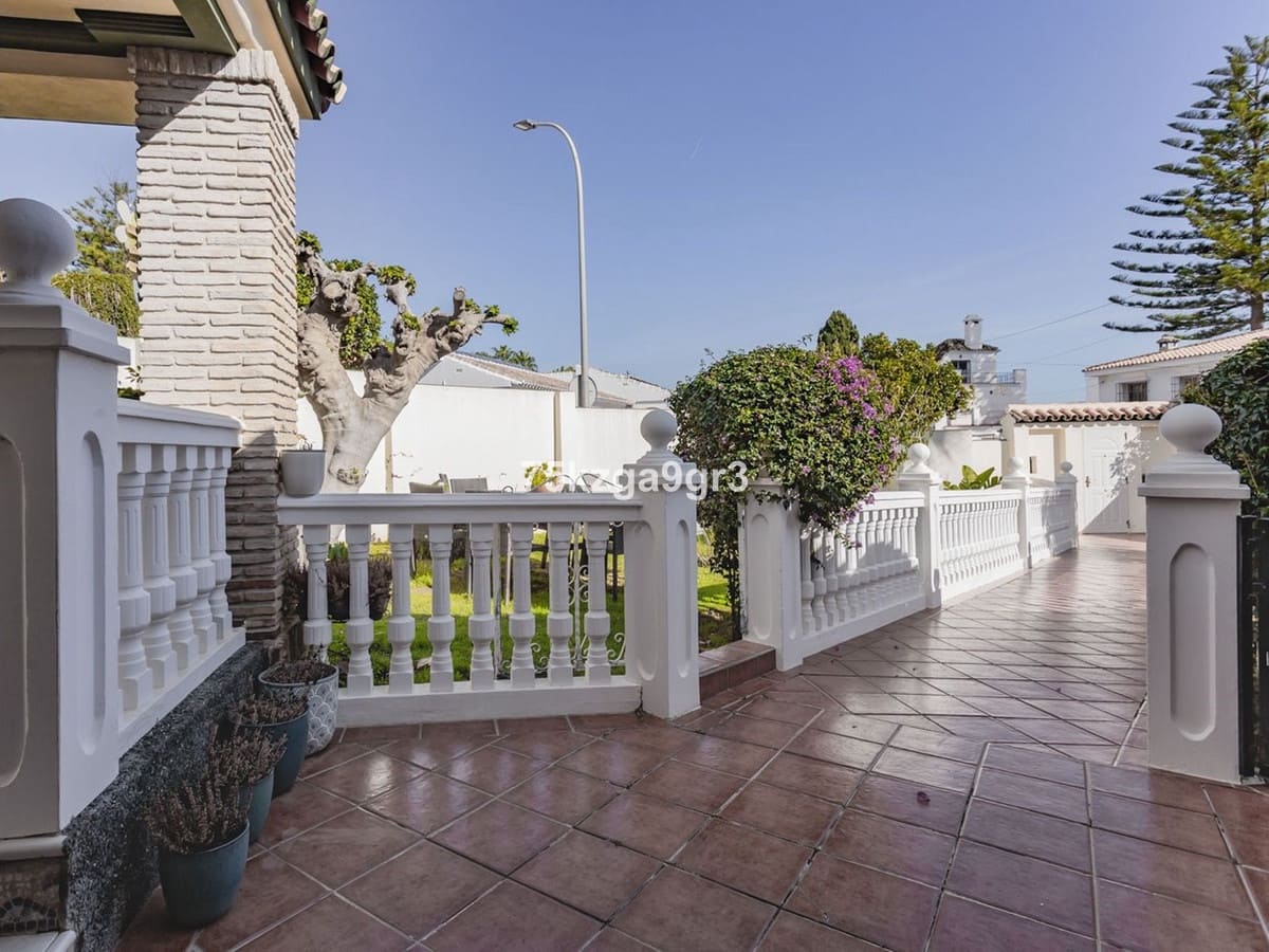 6 makuuhuone Huvila myytävänä paikassa Benalmadena Costa mukana uima-altaan - 998 000 € (Ref: 9997803)