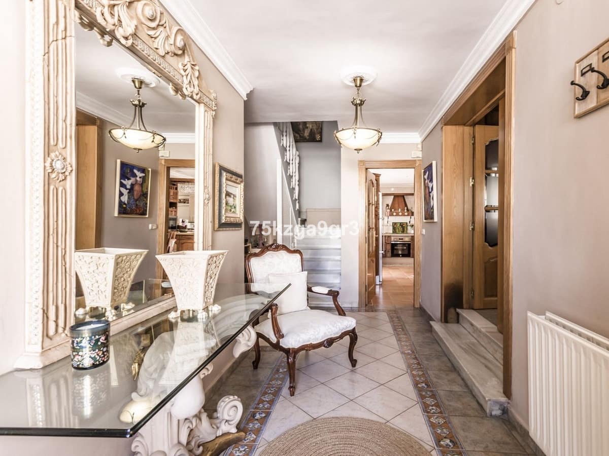 6 makuuhuone Huvila myytävänä paikassa Benalmadena Costa mukana uima-altaan - 998 000 € (Ref: 9997803)
