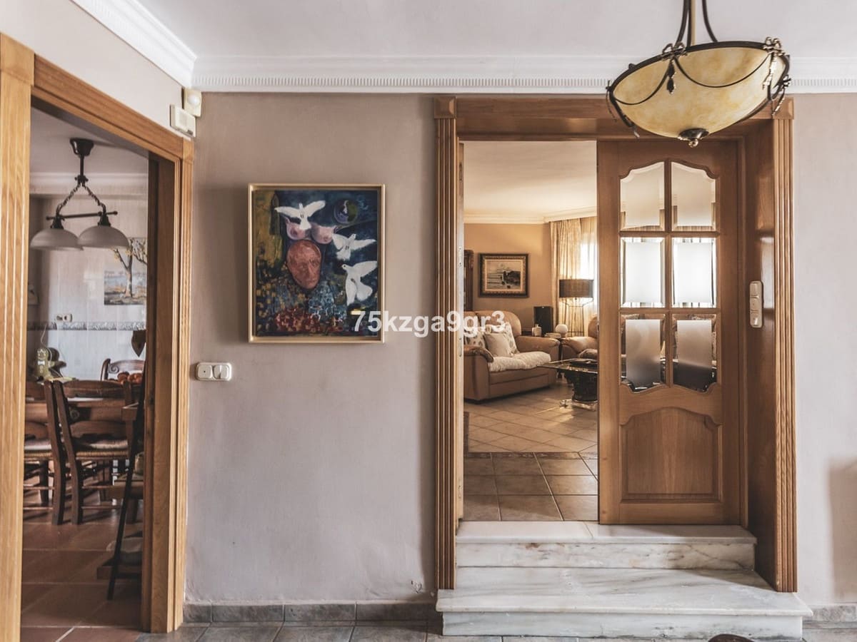 6 makuuhuone Huvila myytävänä paikassa Benalmadena Costa mukana uima-altaan - 998 000 € (Ref: 9997803)