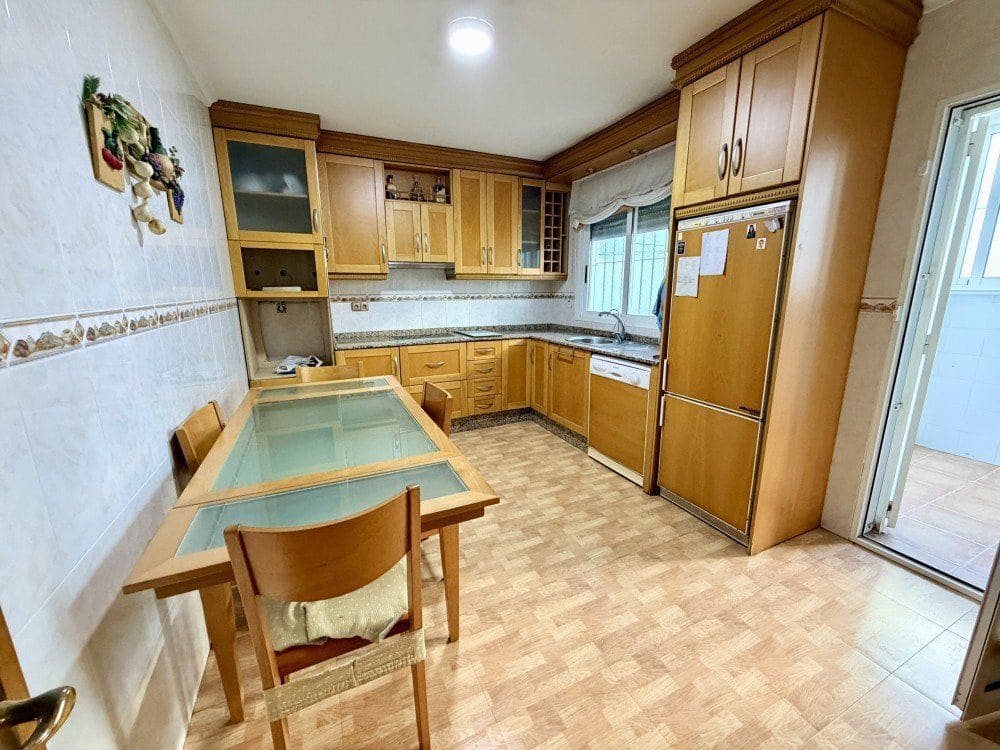 3 bedroom Townhouse for sale in Formentera del Segura with garage - € 255,000 (Ref: 9824738)