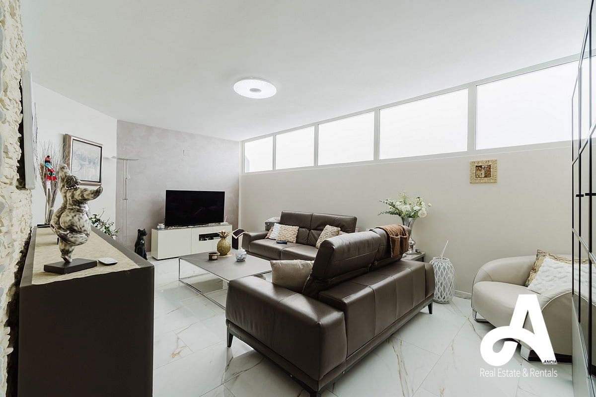 3 bedroom Villa for sale in Fortuna with pool garage - € 314,000 (Ref: 9824739)