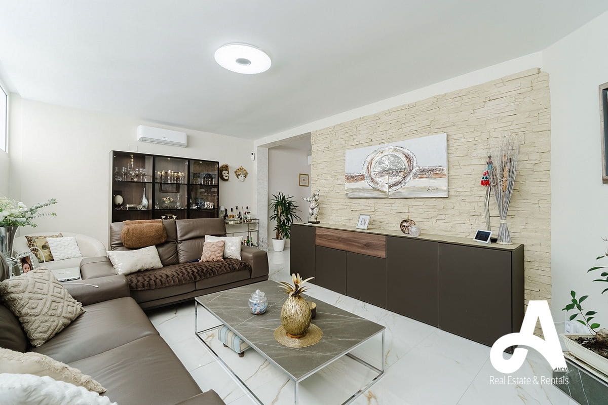 3 bedroom Villa for sale in Fortuna with pool garage - € 314,000 (Ref: 9824739)