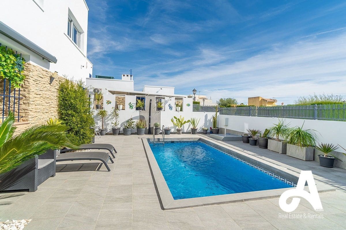 3 bedroom Villa for sale in Fortuna with pool garage - € 314,000 (Ref: 9824739)