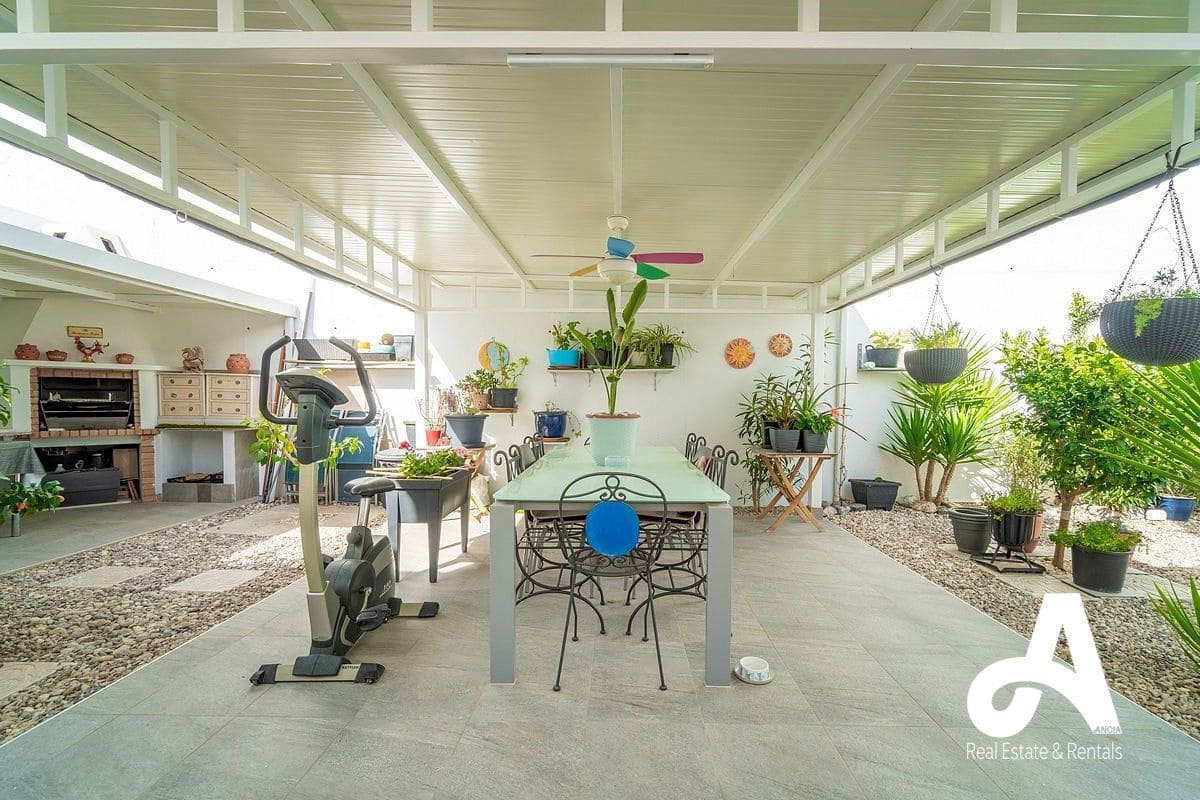 3 bedroom Villa for sale in Fortuna with pool garage - € 314,000 (Ref: 9824739)