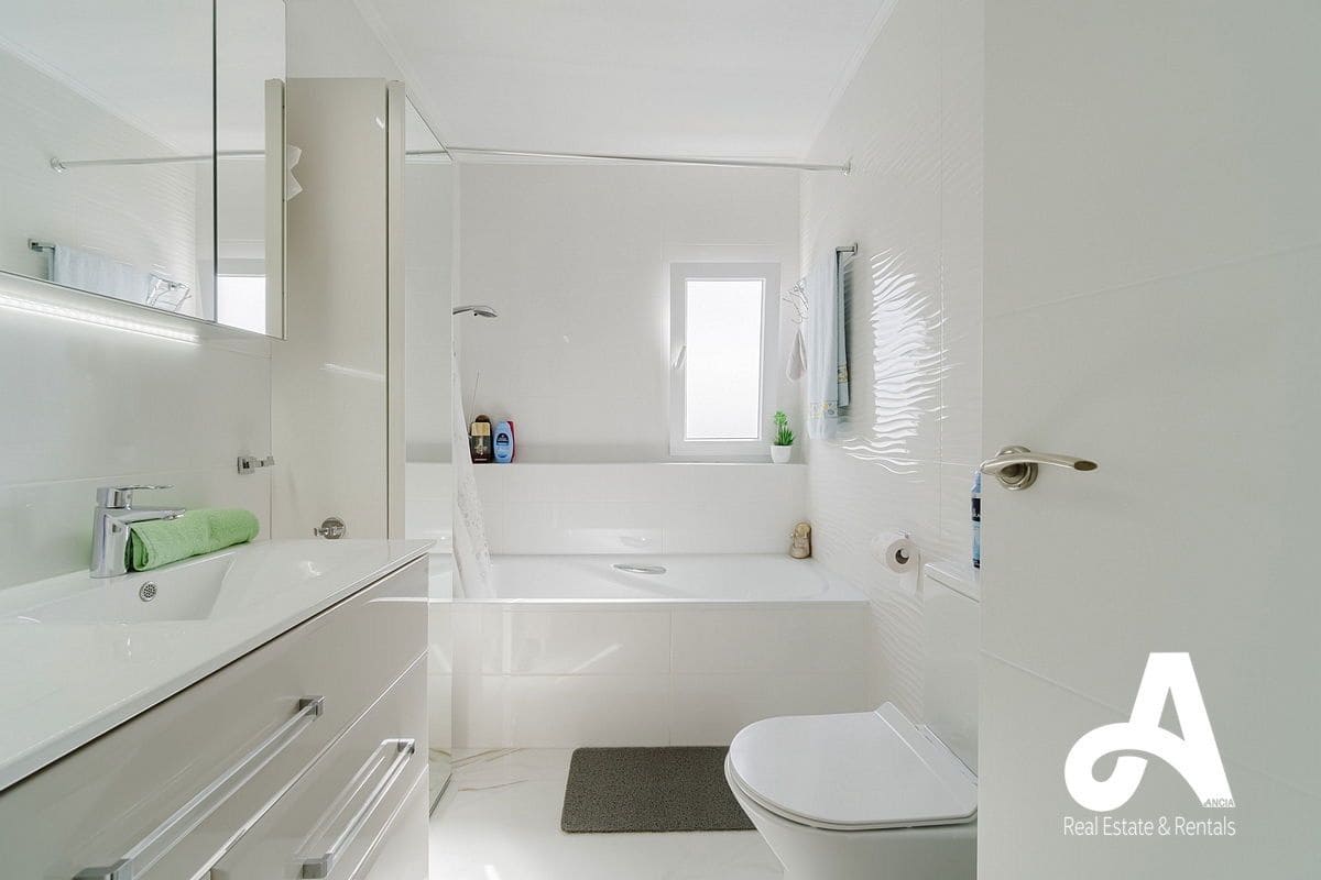 3 bedroom Villa for sale in Fortuna with pool garage - € 314,000 (Ref: 9824739)