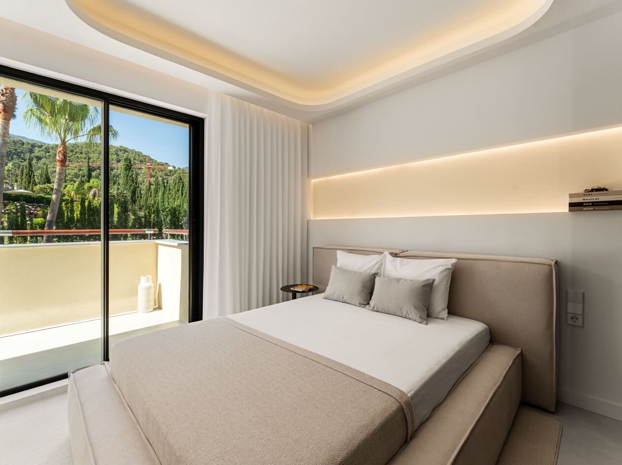 4 bedroom Penthouse for sale in Marbella with pool garage - € 2,695,000 (Ref: 10005277)
