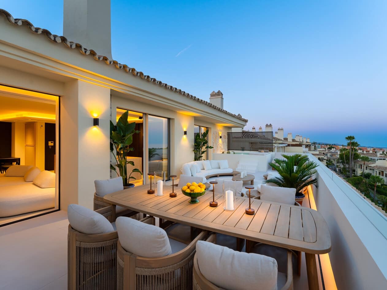 4 bedroom Penthouse for sale in Marbella with pool garage - € 2,695,000 (Ref: 10005277)