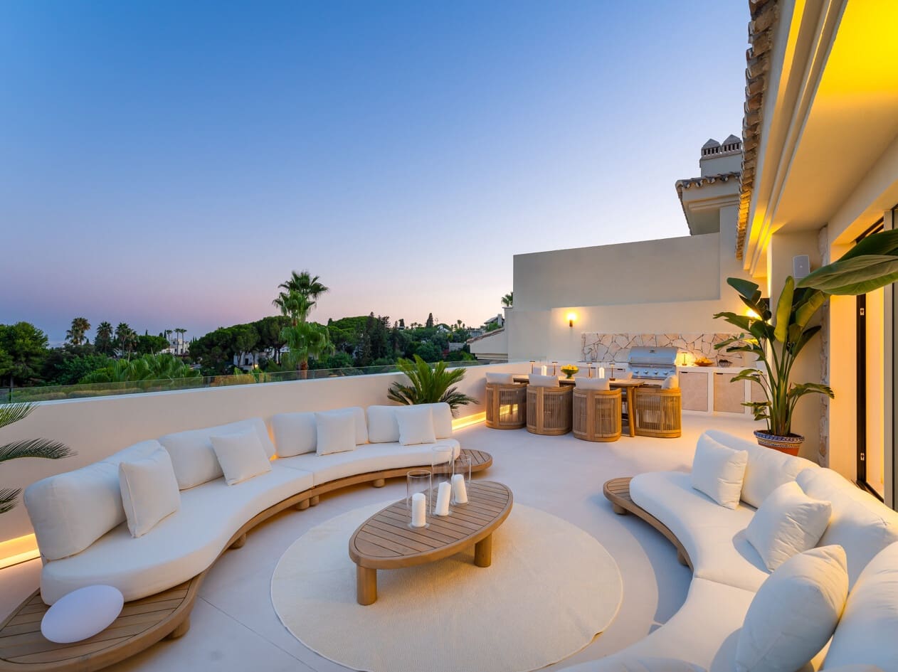 4 bedroom Penthouse for sale in Marbella with pool garage - € 2,695,000 (Ref: 10005277)