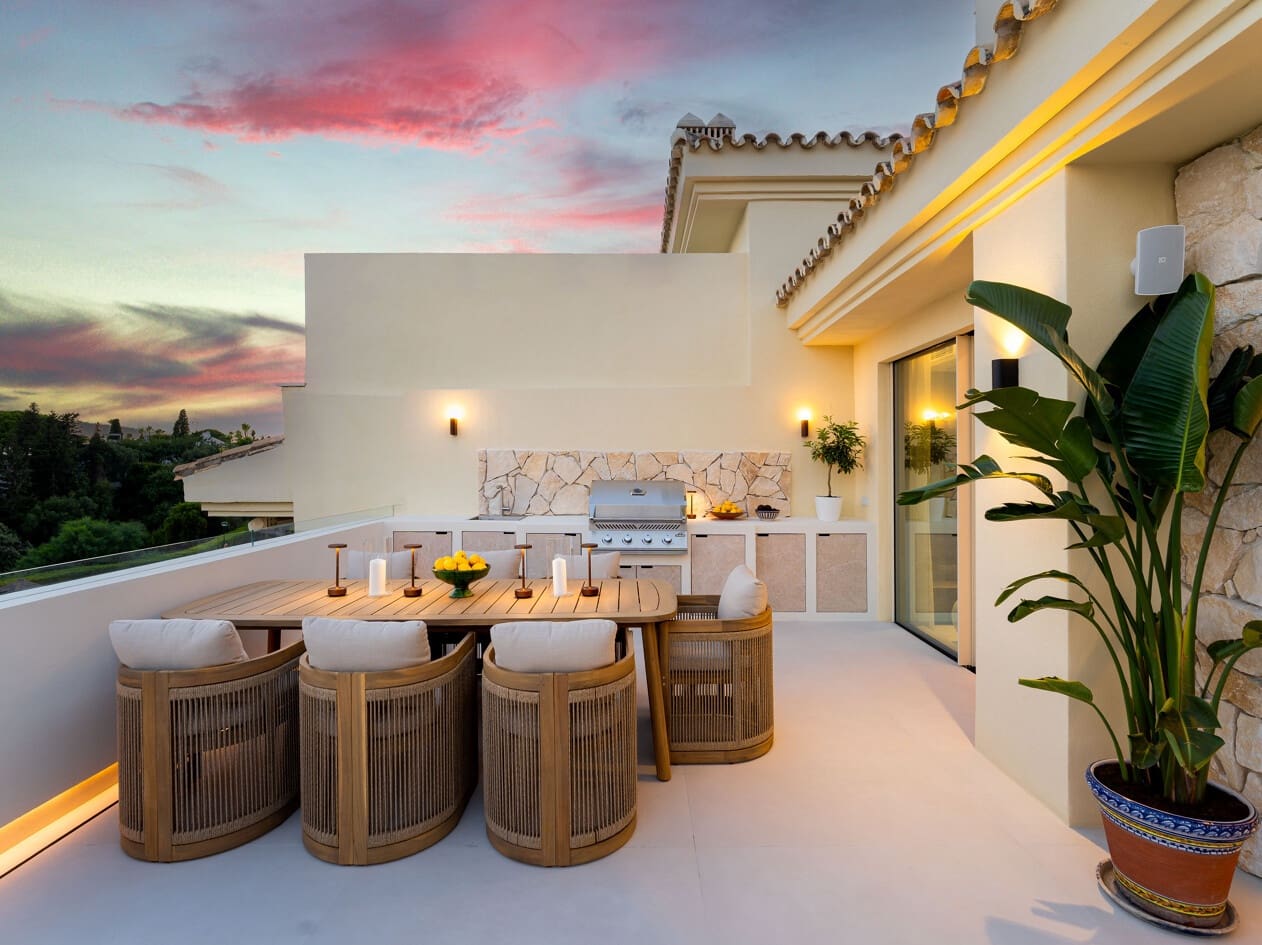 4 bedroom Penthouse for sale in Marbella with pool garage - € 2,695,000 (Ref: 10005277)