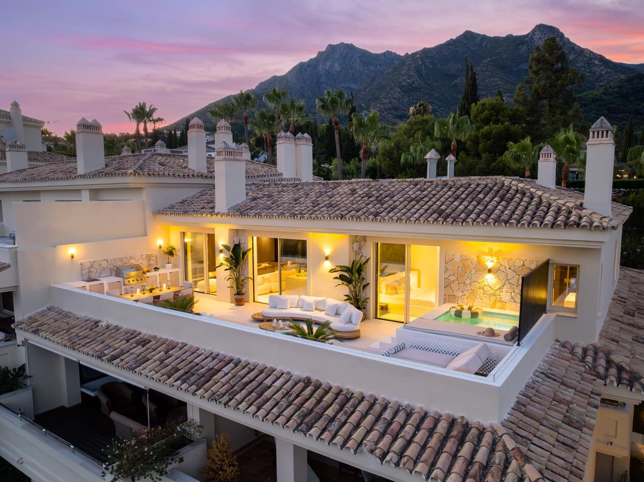 4 bedroom Penthouse for sale in Marbella with pool garage - € 2,695,000 (Ref: 10005277)