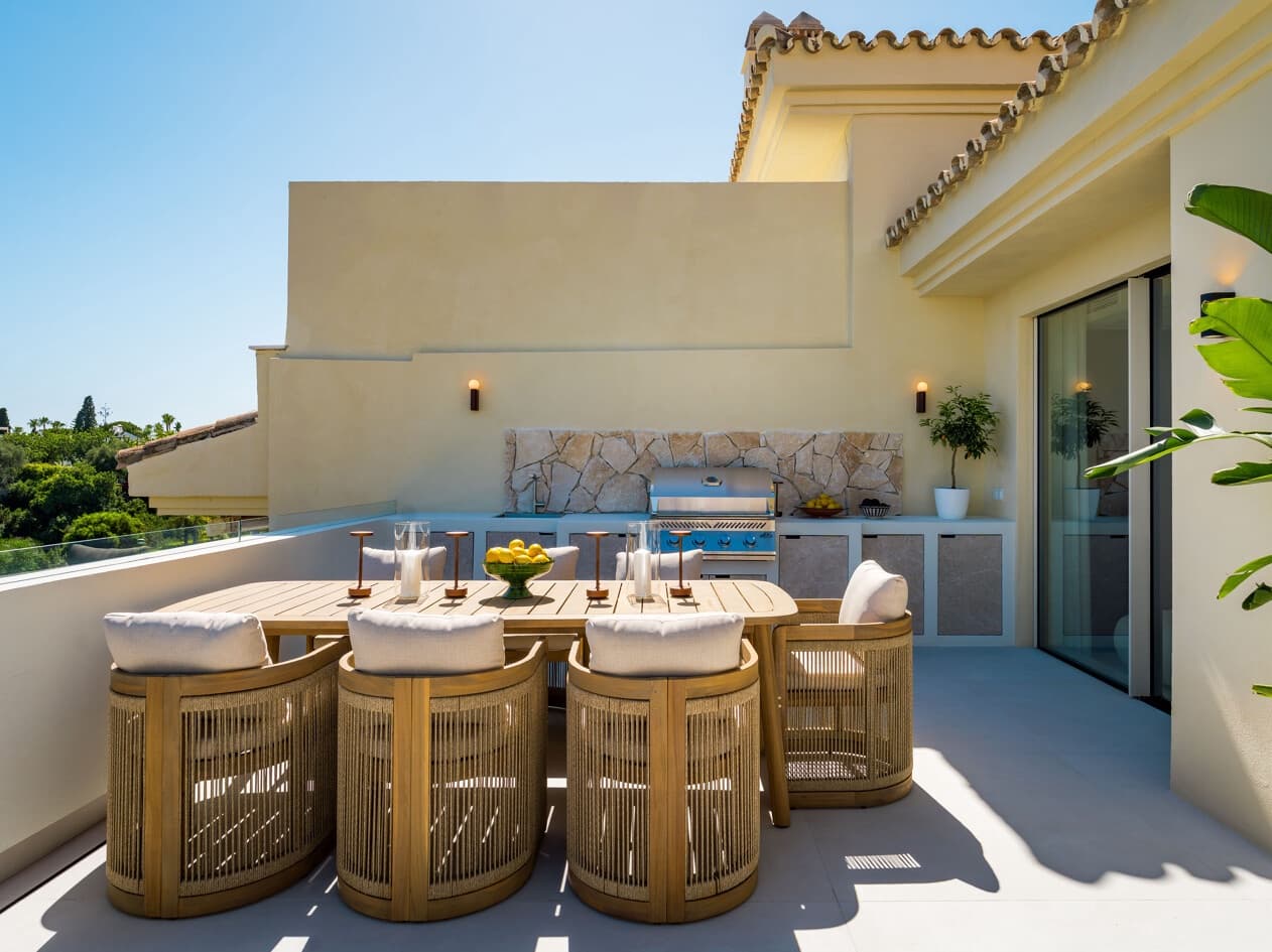 4 bedroom Penthouse for sale in Marbella with pool garage - € 2,695,000 (Ref: 10005277)