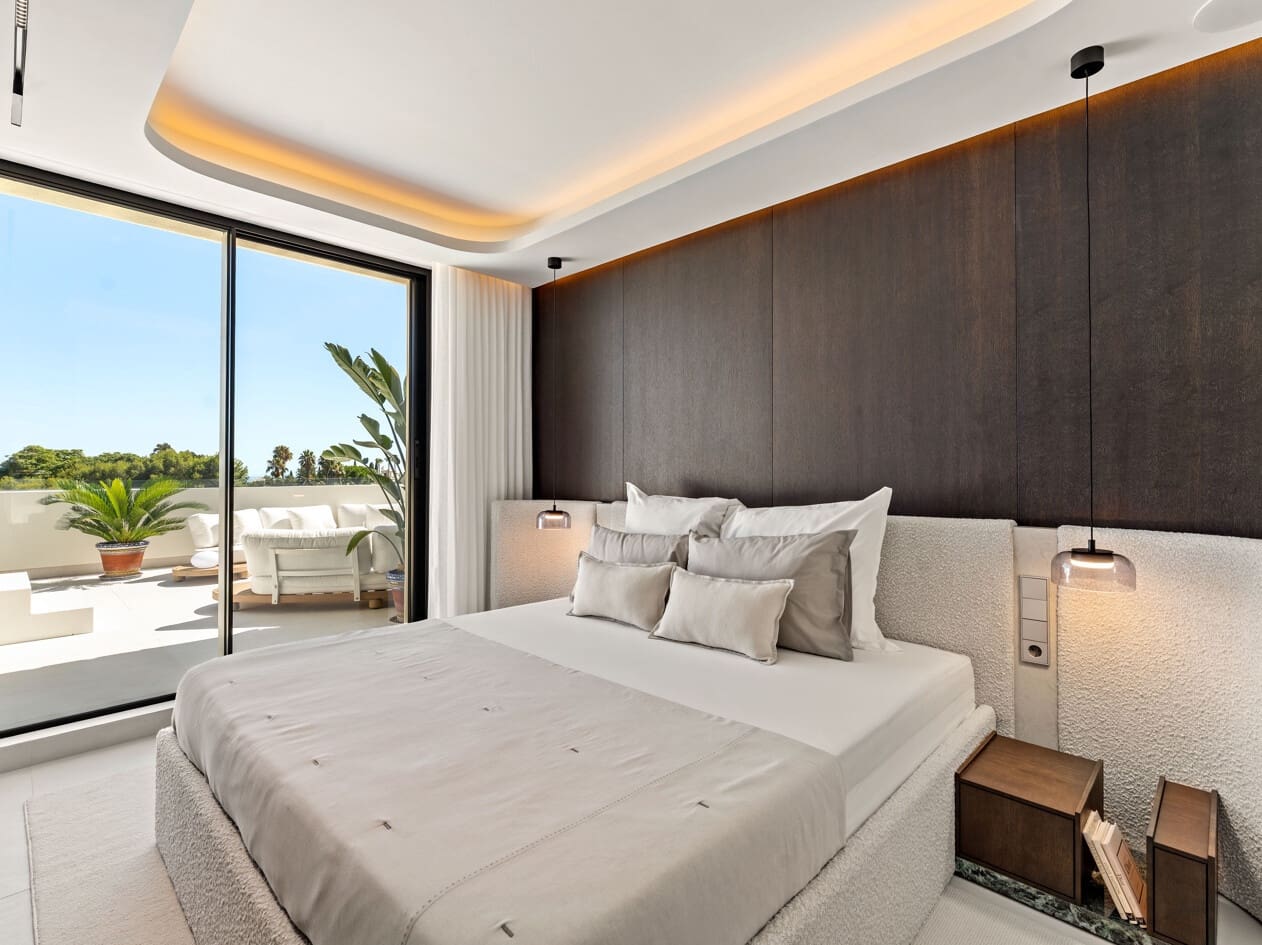 4 bedroom Penthouse for sale in Marbella with pool garage - € 2,695,000 (Ref: 10005277)
