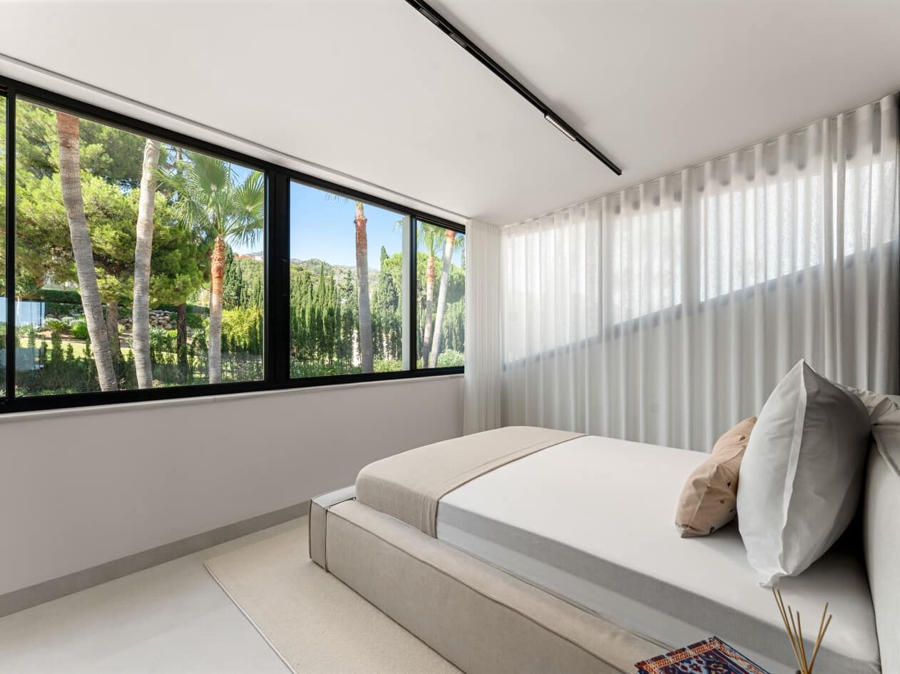 4 bedroom Penthouse for sale in Marbella with pool garage - € 2,695,000 (Ref: 10005277)