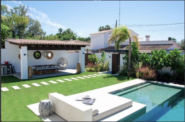 3 soveværelse Villa til salg i San Pedro de Alcantara, Marbella med swimmingpool garage - € 1.995.000 (Ref: 10008778)