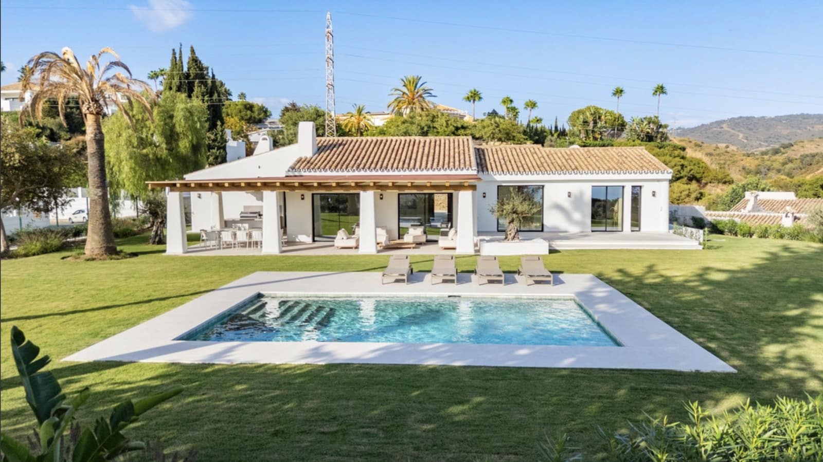 5 bedroom Villa for sale in Marbella with pool garage - € 3,895,000 (Ref: 10011149)
