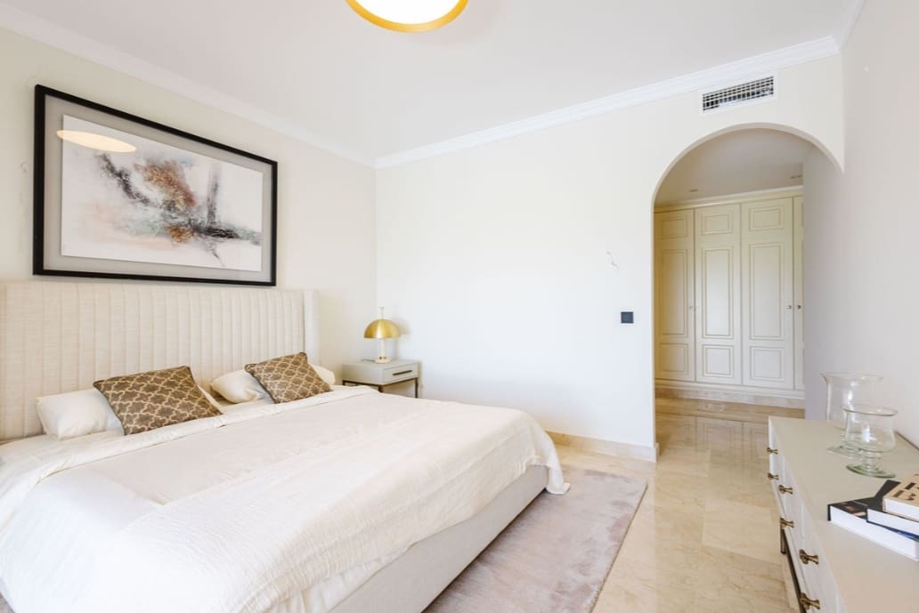 2 bedroom Penthouse for sale in Marbella with pool garage - € 1,240,000 (Ref: 10011151)
