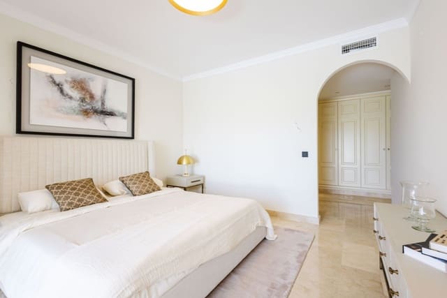2 bedroom Penthouse for sale in Marbella with pool garage - € 1,240,000 (Ref: 10011151)