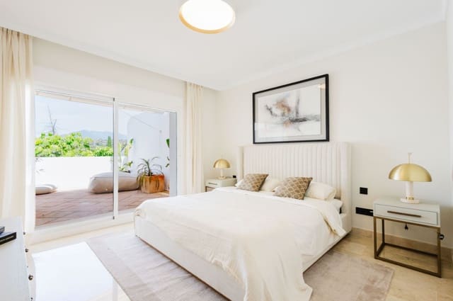 2 bedroom Penthouse for sale in Marbella with pool garage - € 1,240,000 (Ref: 10011151)