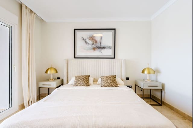 2 bedroom Penthouse for sale in Marbella with pool garage - € 1,240,000 (Ref: 10011151)