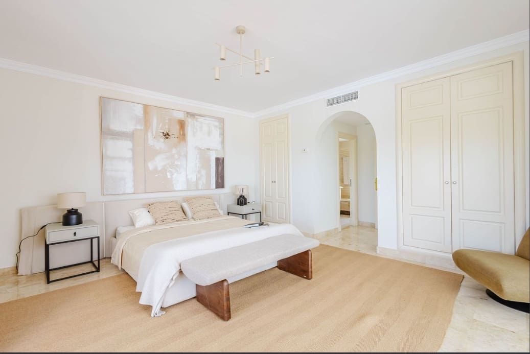 2 bedroom Penthouse for sale in Marbella with pool garage - € 1,240,000 (Ref: 10011151)