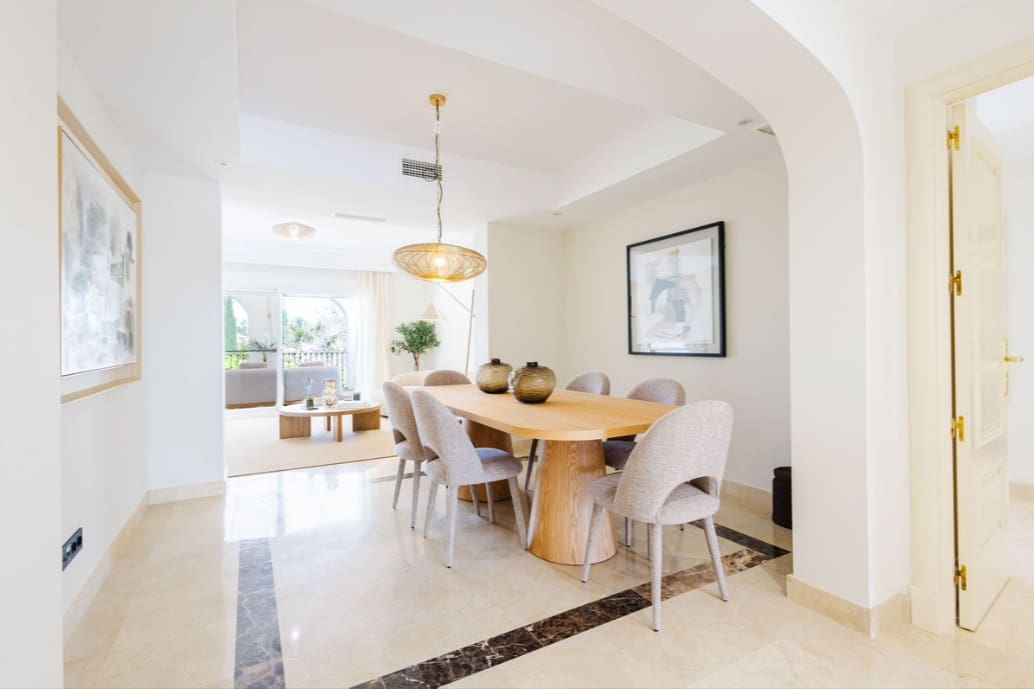 2 bedroom Penthouse for sale in Marbella with pool garage - € 1,240,000 (Ref: 10011151)