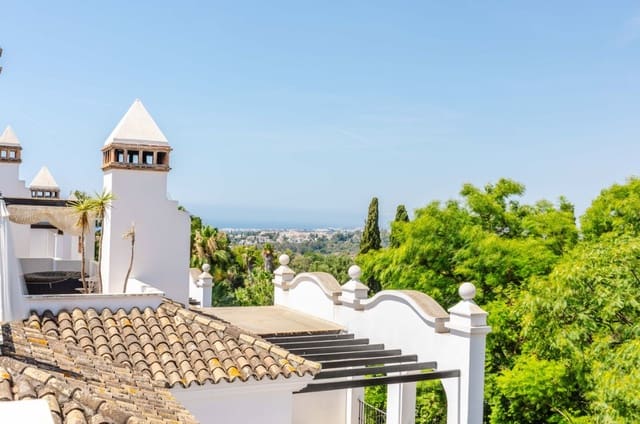 2 bedroom Penthouse for sale in Marbella with pool garage - € 1,240,000 (Ref: 10011151)
