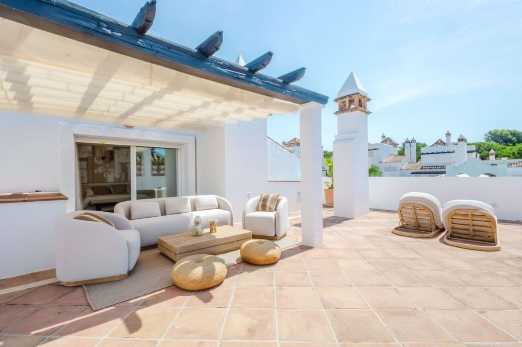 2 bedroom Penthouse for sale in Marbella with pool garage - € 1,240,000 (Ref: 10011151)
