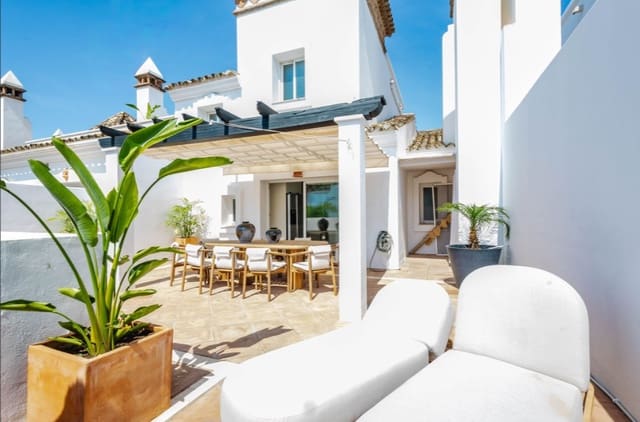 2 bedroom Penthouse for sale in Marbella with pool garage - € 1,240,000 (Ref: 10011151)