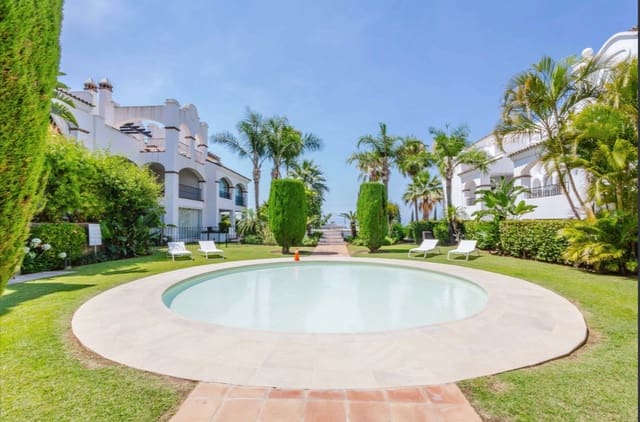 2 bedroom Penthouse for sale in Marbella with pool garage - € 1,240,000 (Ref: 10011151)