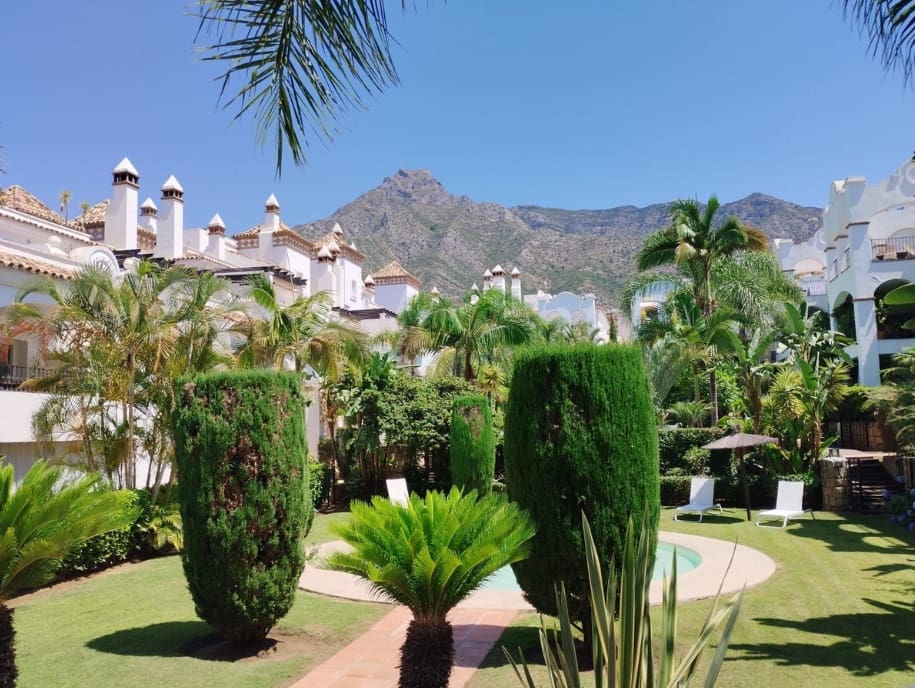 2 bedroom Penthouse for sale in Marbella with pool garage - € 1,240,000 (Ref: 10011151)
