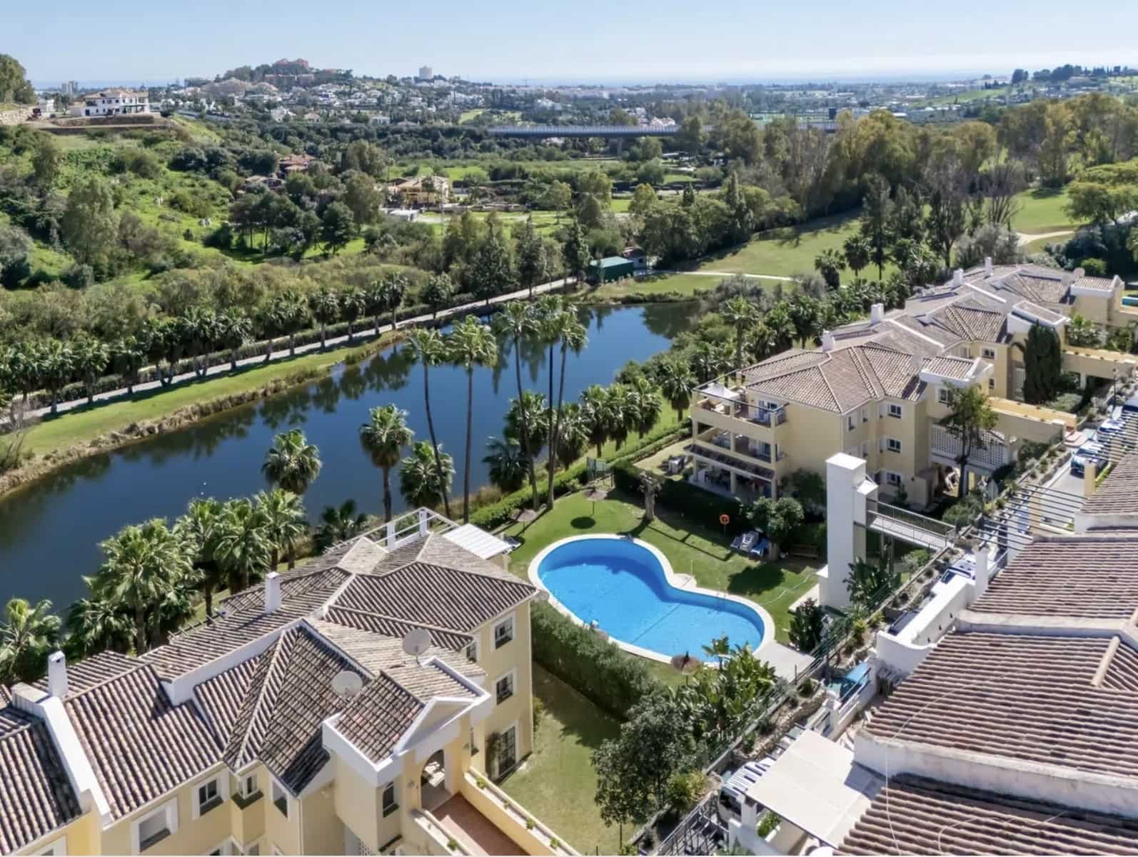 3 Zimmer Penthouse zu verkaufen in La Quinta mit Pool Garage - 920.000 € (Ref: 10013006)